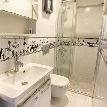 Besiktas 2 Bed & Sofa Bed * Istanbul