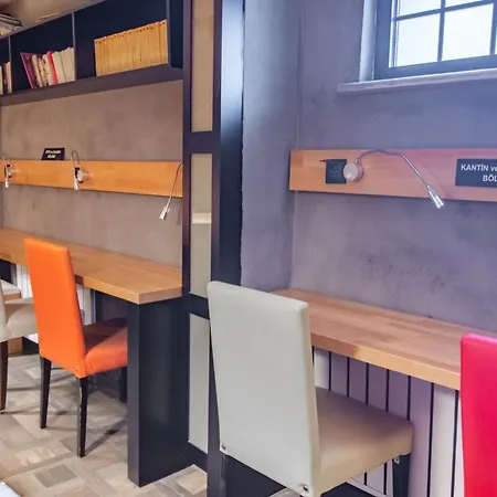 Besiktas 2 Bed & Sofa Bed Lägenhet *