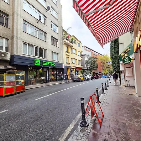 Besiktas 2 Bed & Sofa Bed