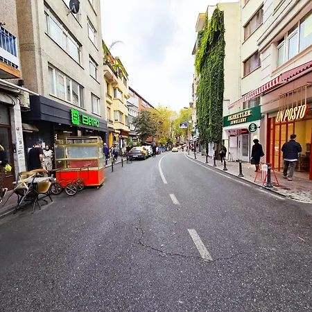 Besiktas 2 Bed & Sofa Bed Apartment *